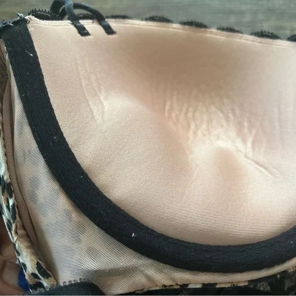 Victoria's Secret Cheetah Print Bra Size 36D - Picture 7 of 9